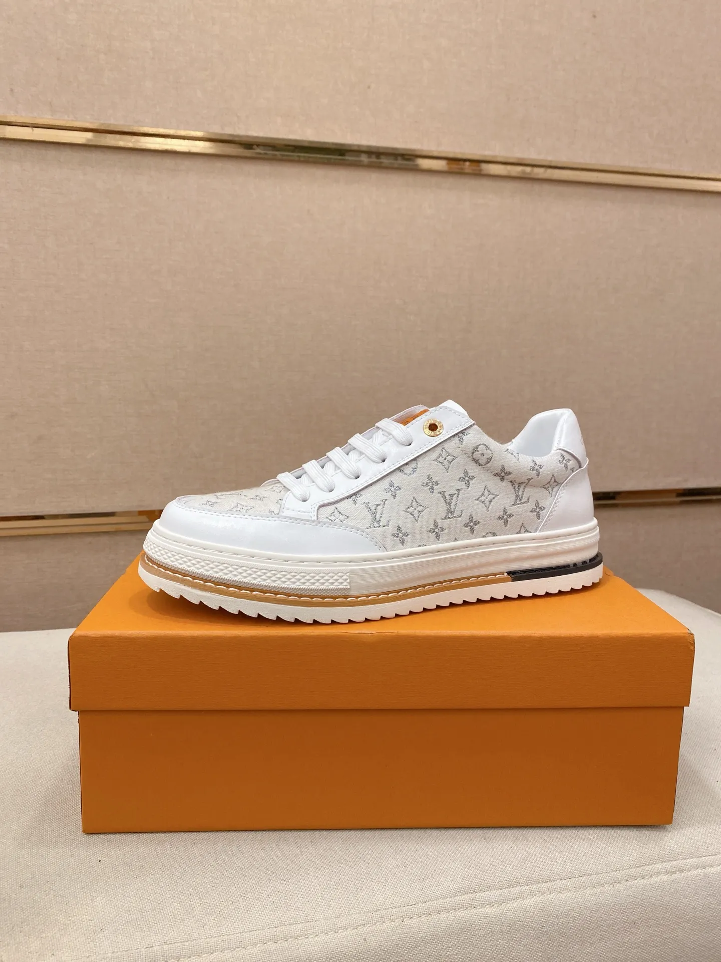 Men's clothing and shoes 400💰Louis Vuitton (Louis Vuitton/LV) top 🔍🔍 new models are on sale at the same time, the upper 🇮🇹 imported first-layer cowhide from Italy, fully imported sheepskin lining 💪💪, completely 1⃣️ to 1 ⃣️Re-engraved🇮🇹💪💪, ⚠Sole: The original sole is specially provided by the original factory, the exclusive movable molded sole is super comfortable, ⚠The original factory follows the order, 🔍🔍high quality, you can enter and exit the counter at will, welcome to compare⚠. Code number:38-44